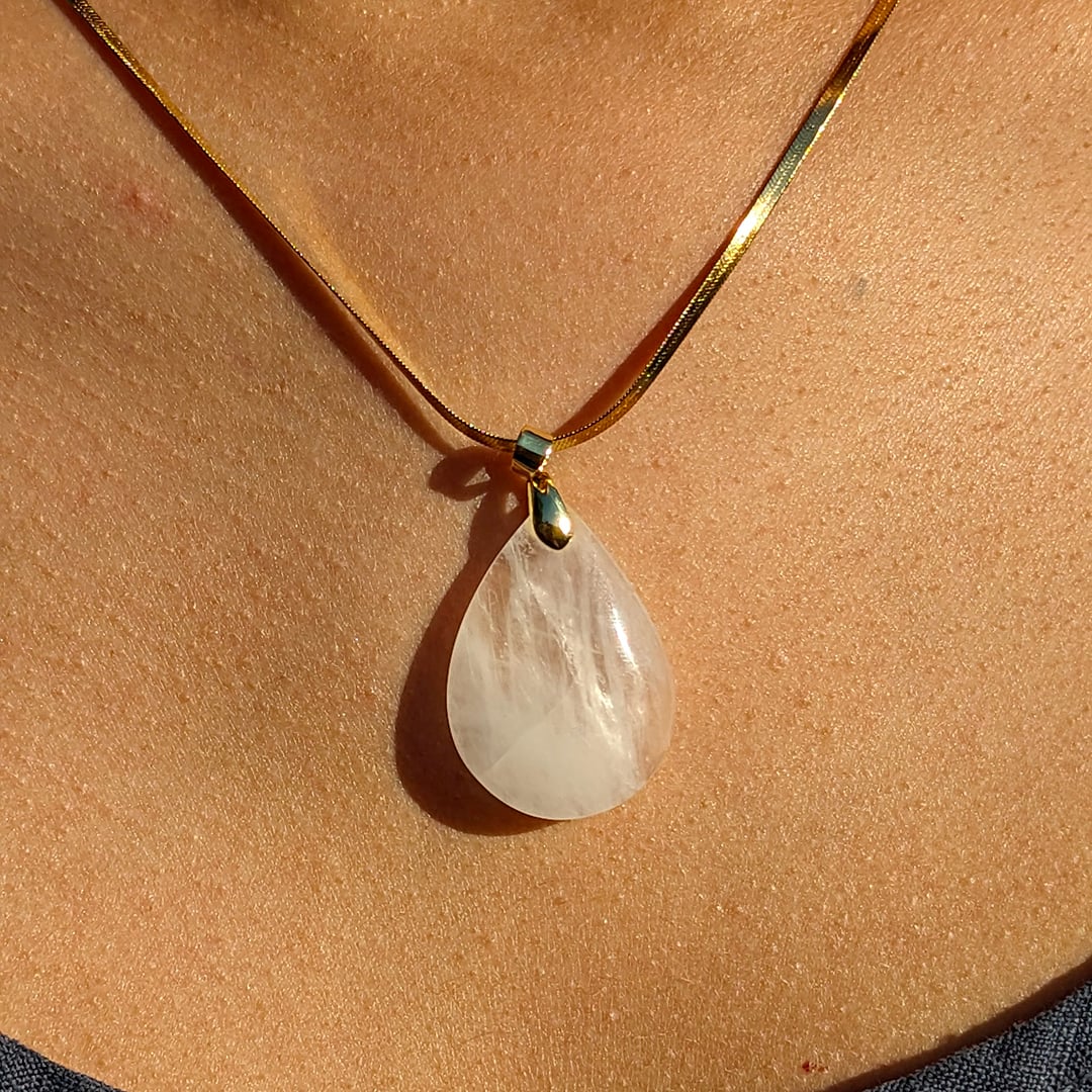 Collier avec Pendentif Quartz Blanc